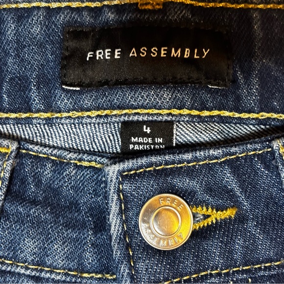 Free Assembly 90's Straight Jeans 4 - Picture 7 of 10